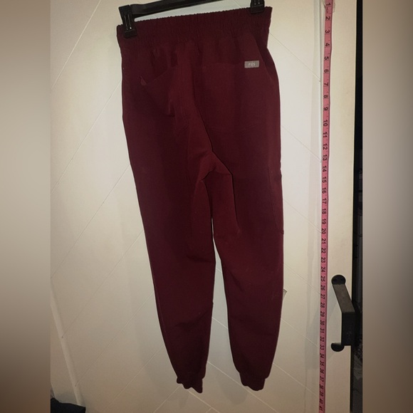 Figs Women’s Burgundy High Waisted Relaxed Fionx Jogger Scrub Pant Size: XS/P - Picture 12 of 15